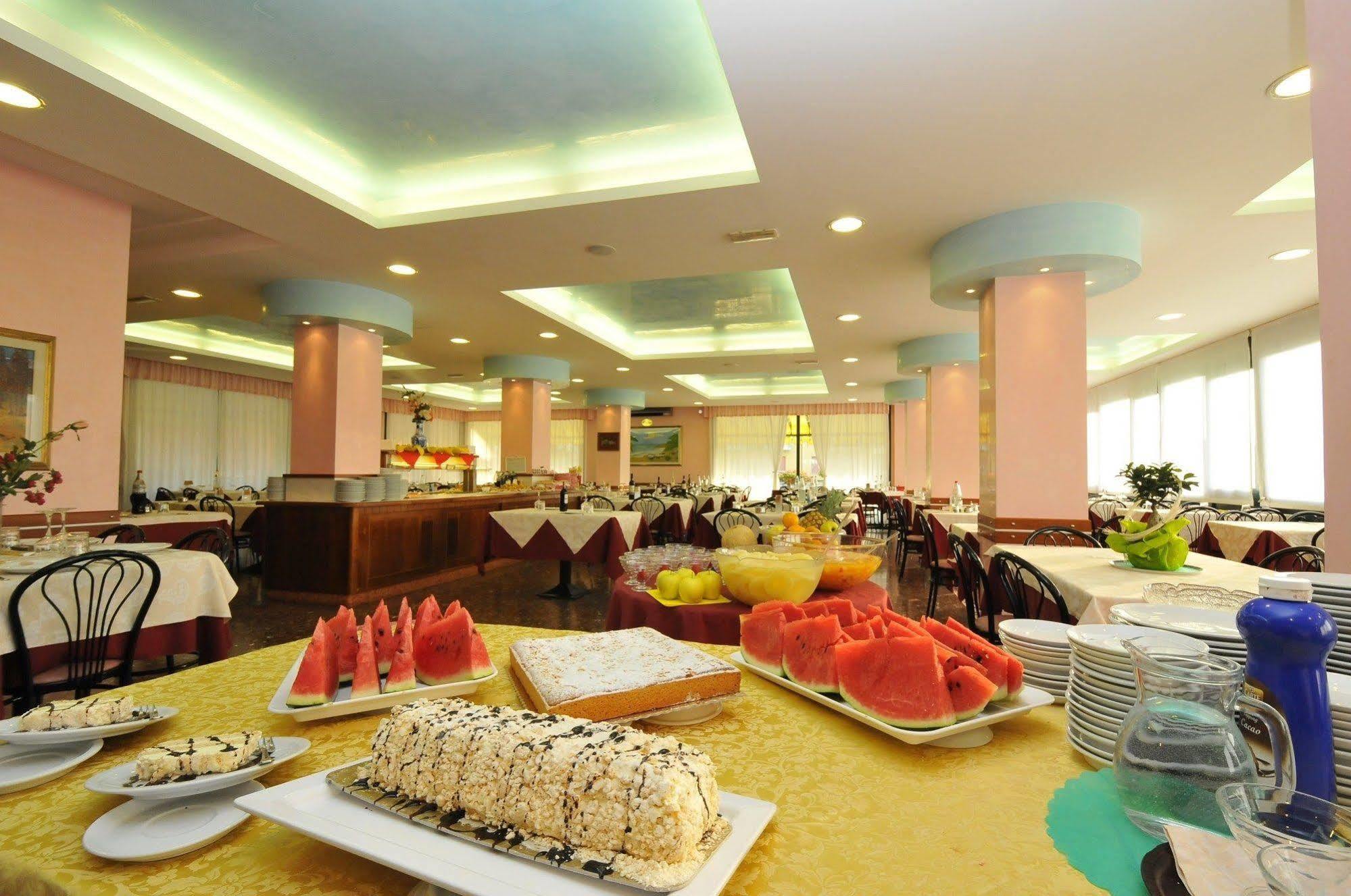 Hotel Jadran Лидо ди Йезоло Екстериор снимка