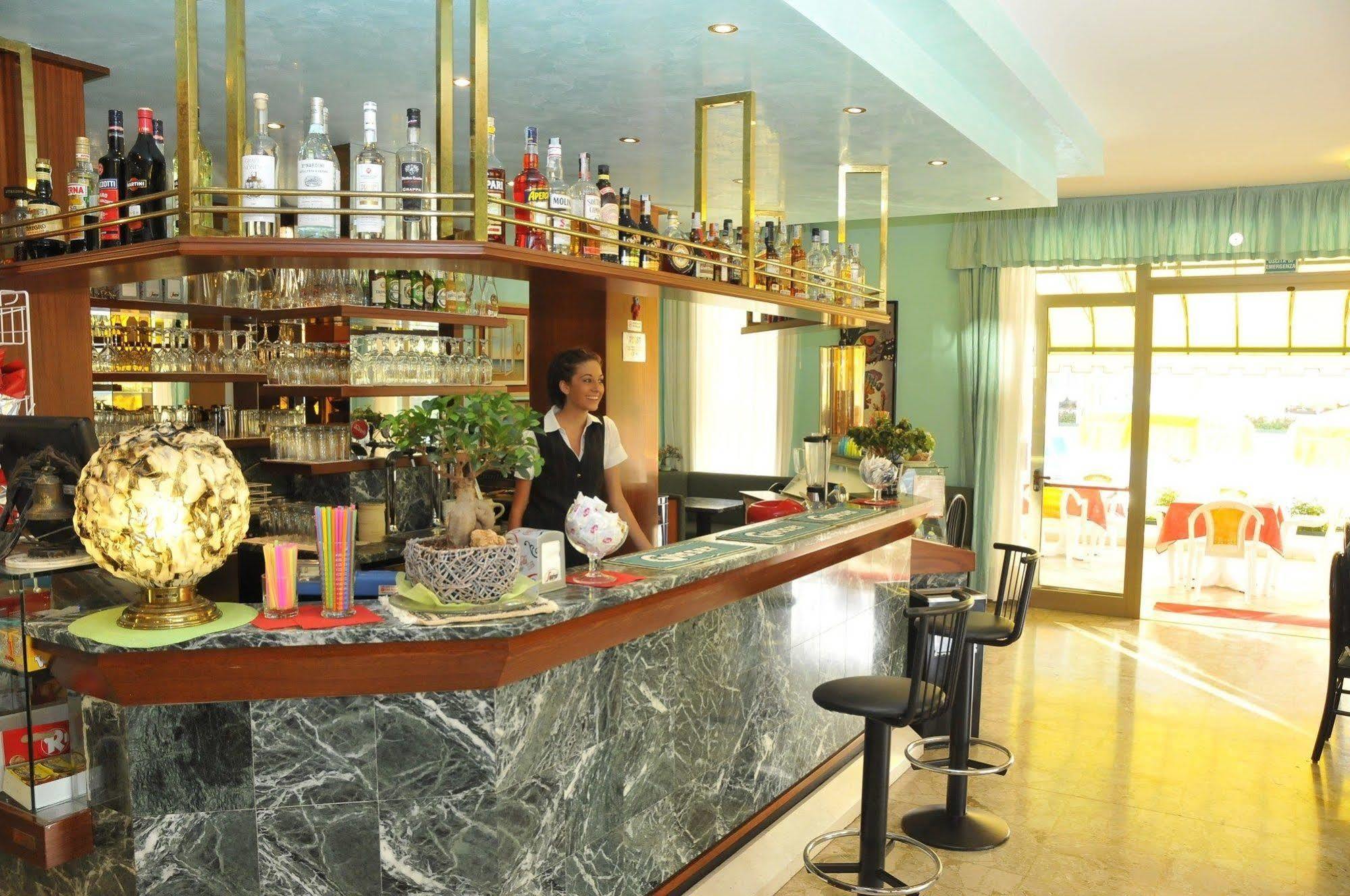 Hotel Jadran Лидо ди Йезоло Екстериор снимка