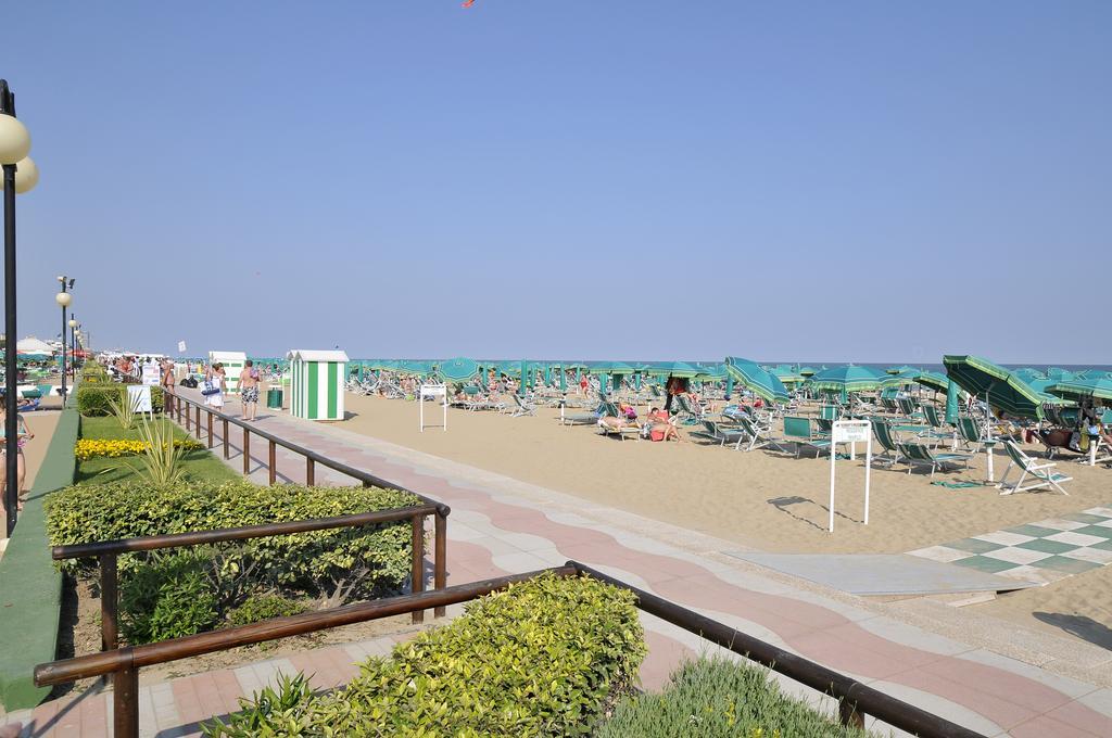 Hotel Jadran Лидо ди Йезоло Екстериор снимка